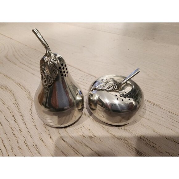 Kirk Stieff Pewter 500 Salt and Pepper Shakers Set of 2 Silvertone Apple Pear - Picture 1 of 2